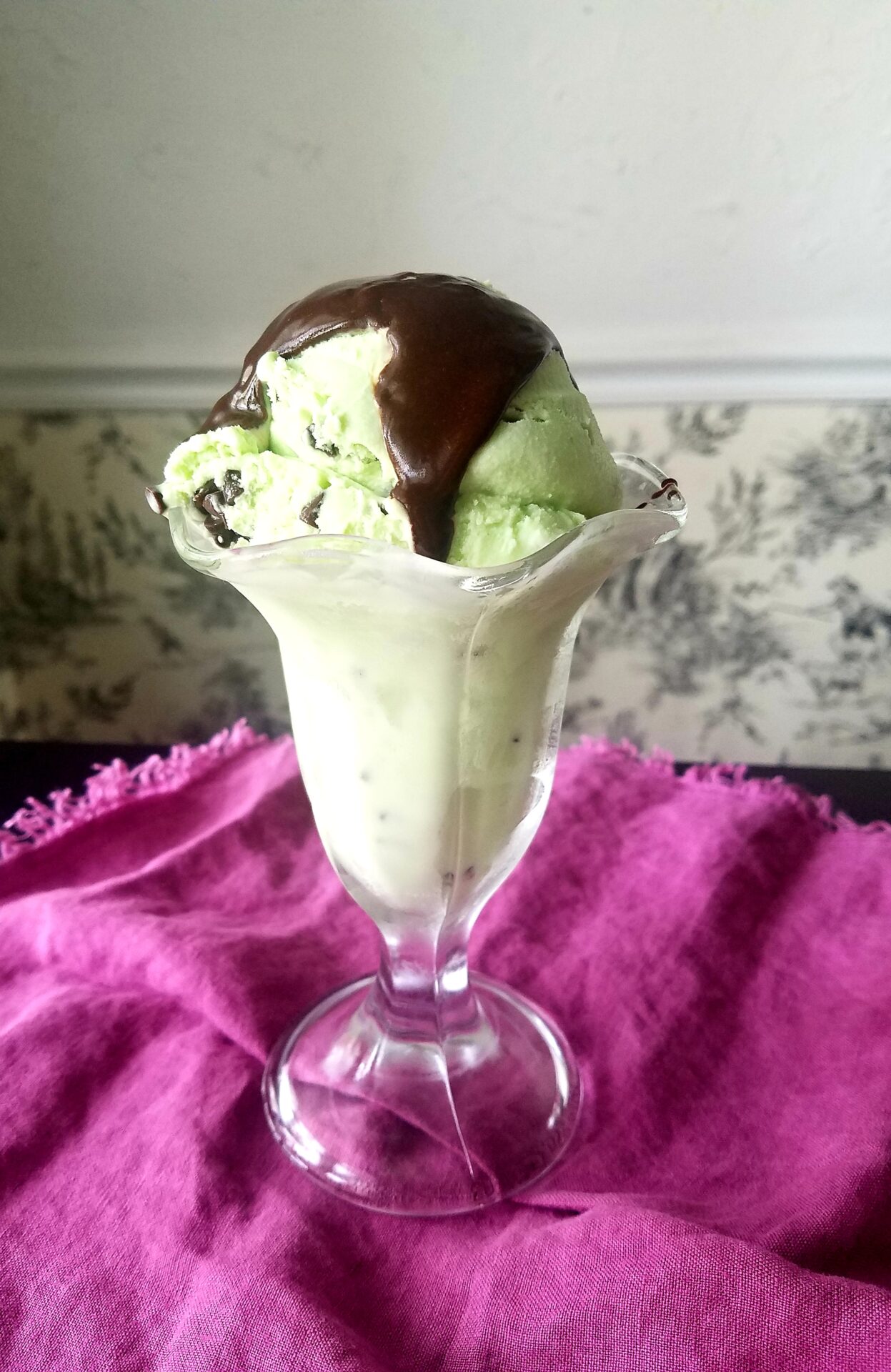 Mint Chocolate Chip Fudge Sundaes