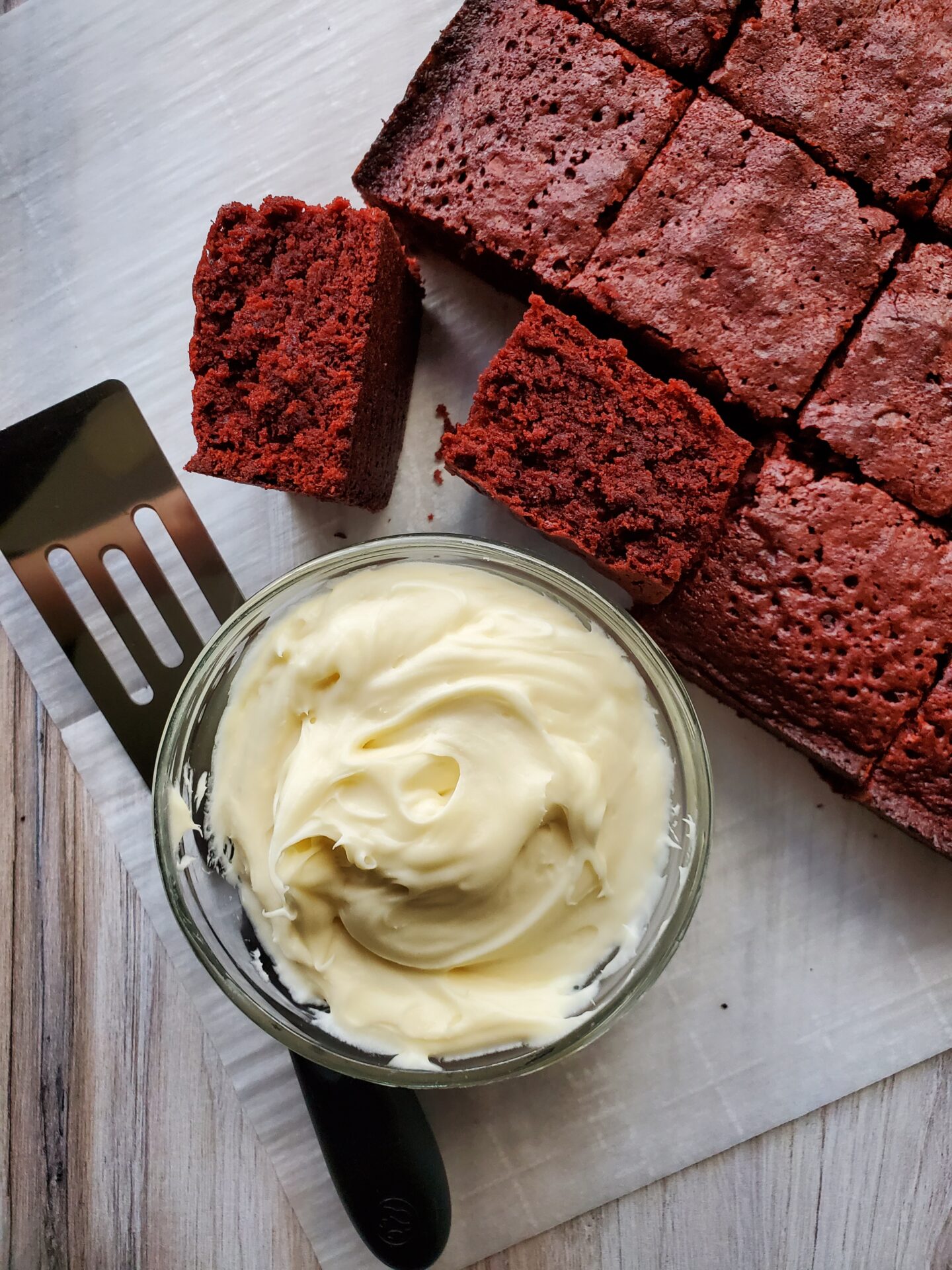 red velvet brownies and cream cheese frosting