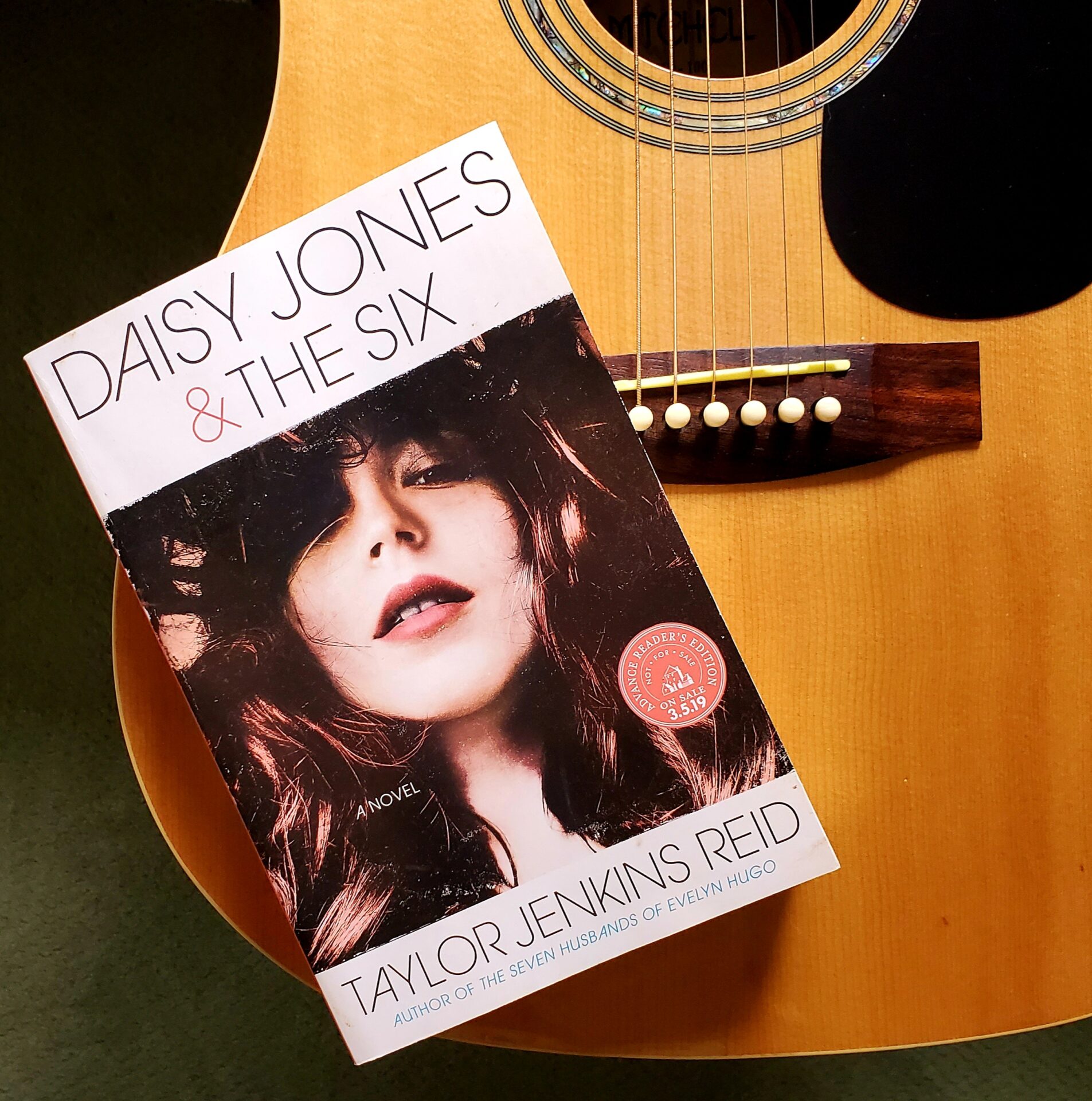 book cover of daisy jones