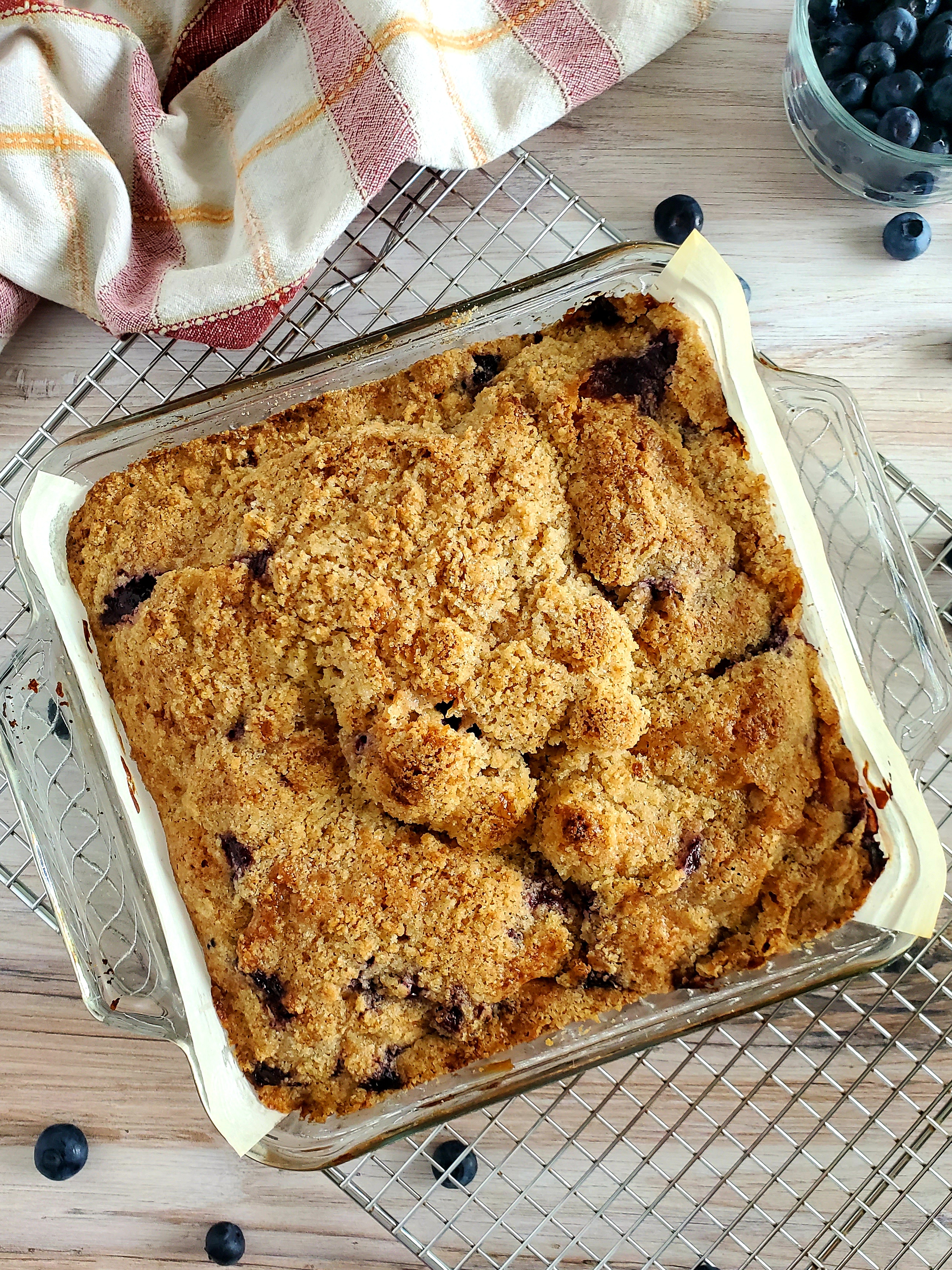 blueberry buckle, cooling rack, towel