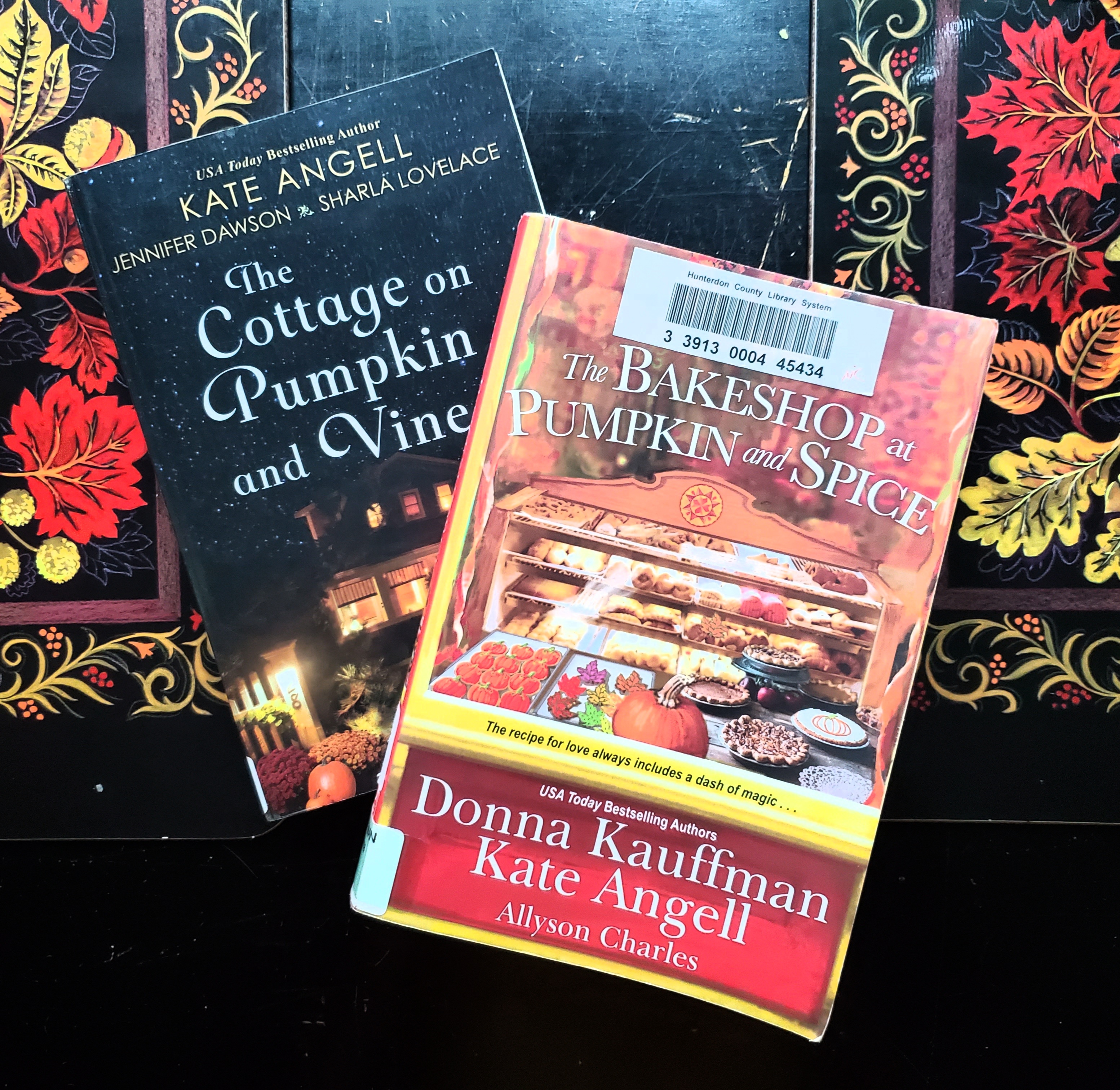 Book covers of The Cottage on Pumpkin and Vine and The Bakeshop on Pumpkin and Spice