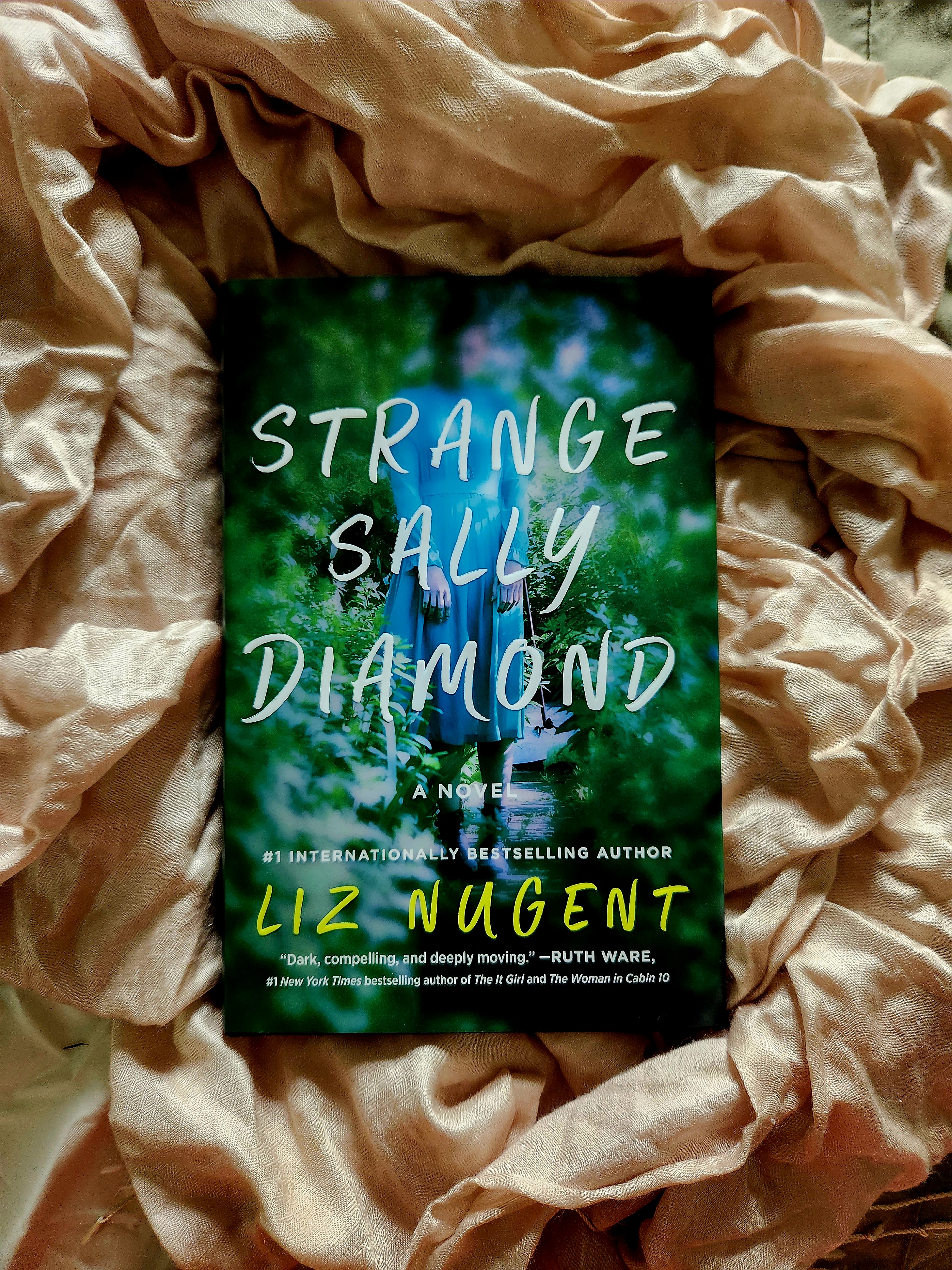 Book cover of STRANGE SALLY DIAMOND by Liz Nugent