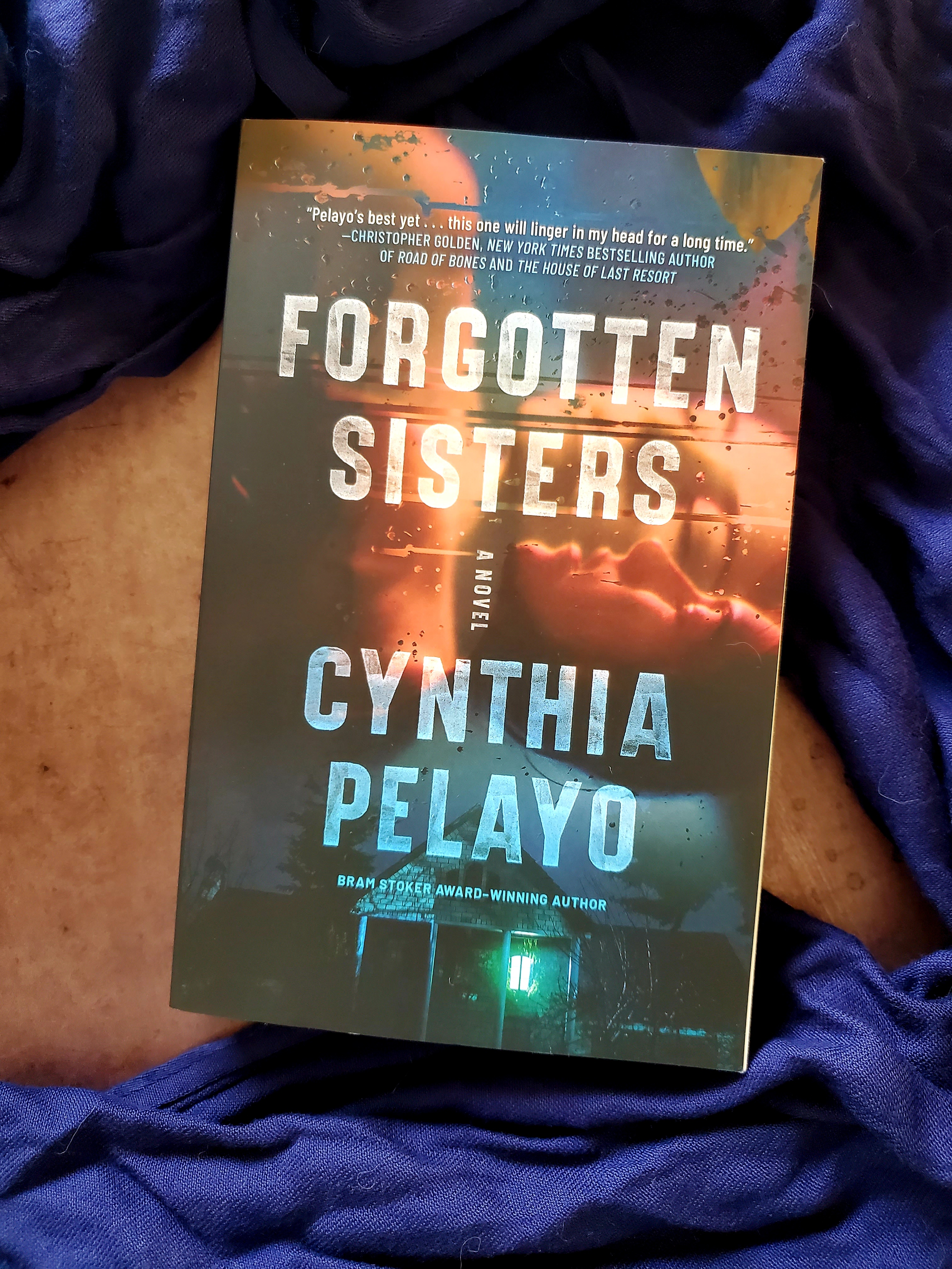 Book cover of Forgotten Sisters by Cynthia Pelayo